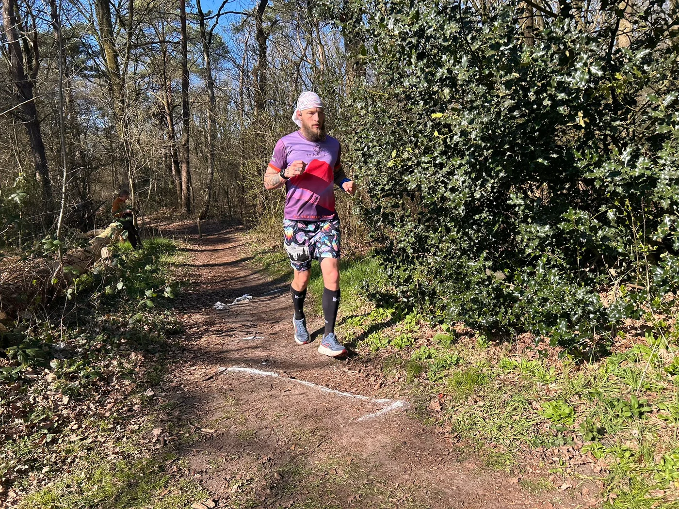 Onderweg op het bospad